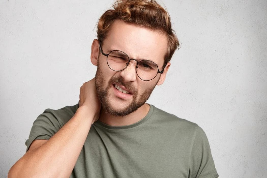 Sürekli Sakız Çiğnemek Boyun Ağrısına Sebep Olabilir mi? Çene ve Boyun İlişkisi
